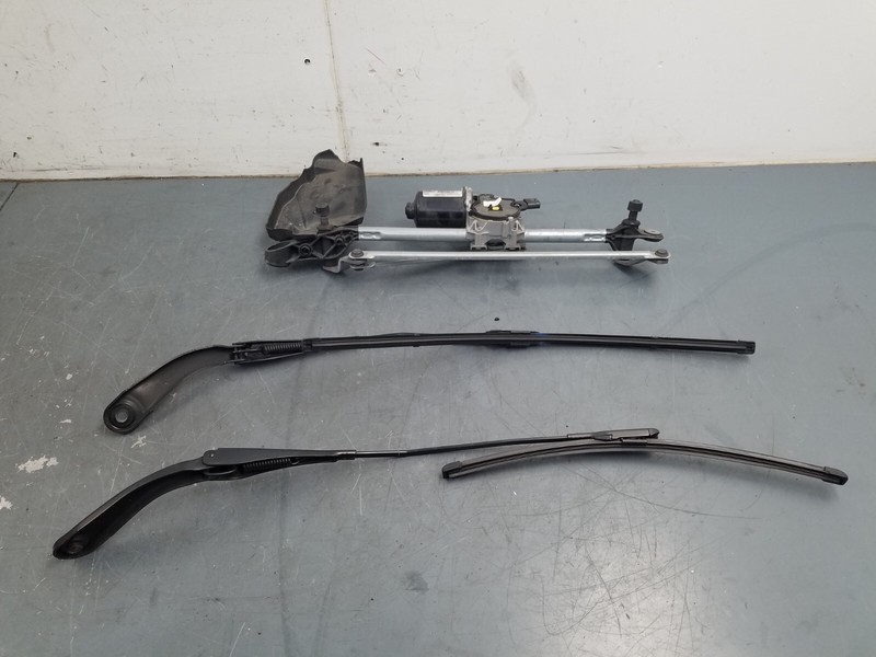 2016 BMW M4 F82 Windshield Wiper Motor / Arms #6425 G1