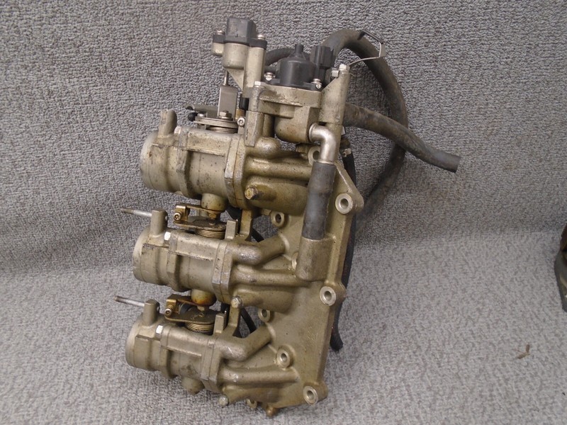 Throttle Body Assy #2 69J-1375A-00-00 Yamaha Outboard 2002-2004 225 Hp Motor