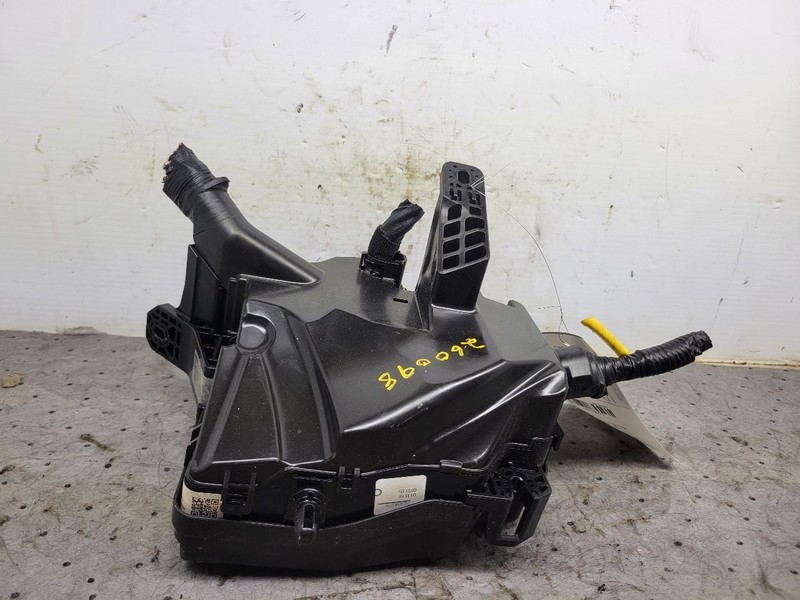 Fuse Junction Box Engine Left Hand Engine Compartment Fits 24-25 ELANTRA 1769479