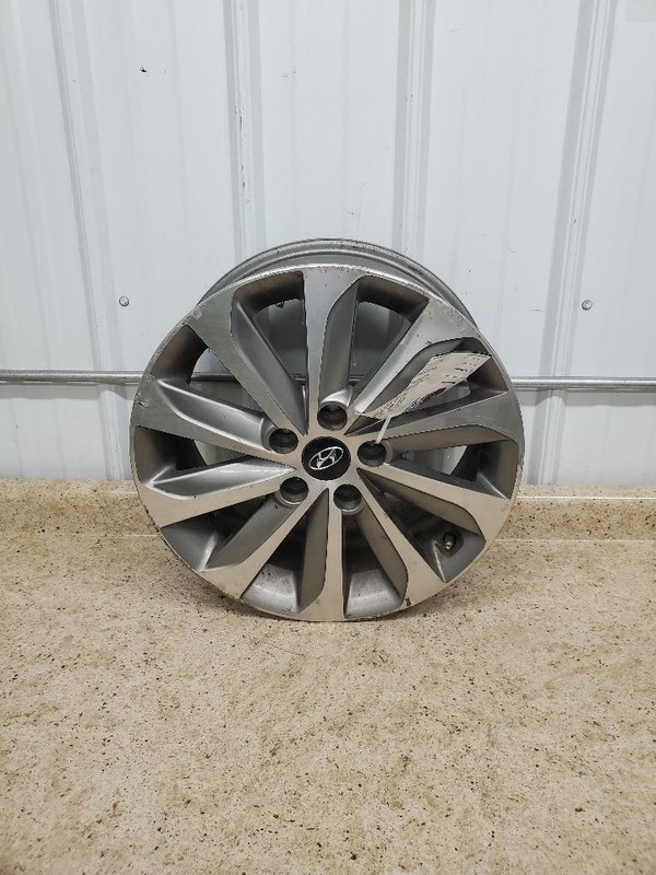 Wheel 17x7 Exposed Lug Nuts 10 Spoke Alloy Directional Fits 15-17 SONATA 303476
