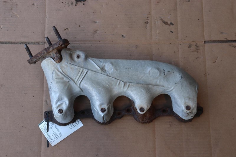 2007-2014 GMC YUKON 6.2L LEFT DRIVER SIDE EXHAUST MANIFOLD W/ HEAT SHIELD OEM