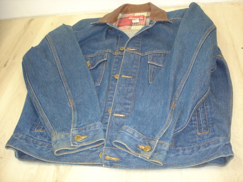 Vintage Marlboro Country StoreMen’s Denim Trucker Jacket Sz Med