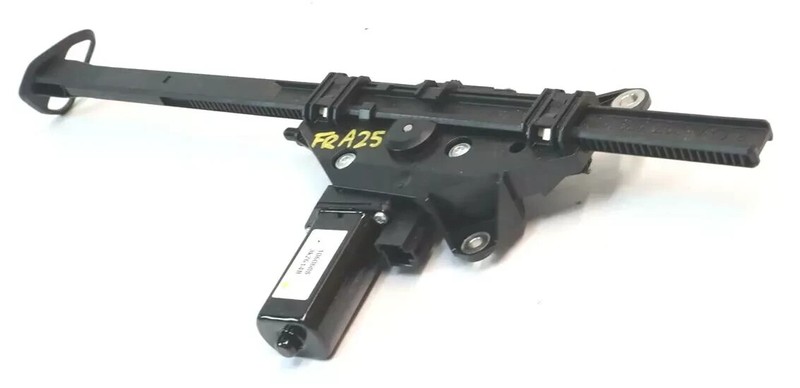 10-17 Mercedes W207 E350 E400 E550 Coupe Right Side Seat Belt Feeder Motor OEM