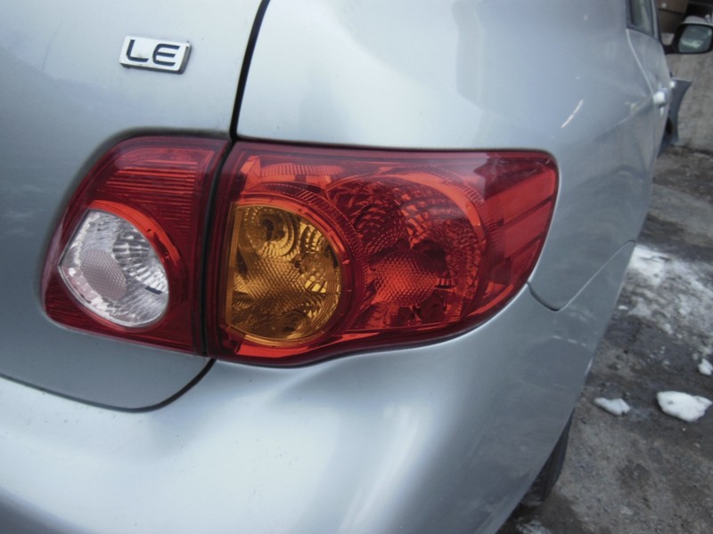 2009 2010 Toyota Corolla Quarter Panel Mounted Tail Light Passenger Right OEM