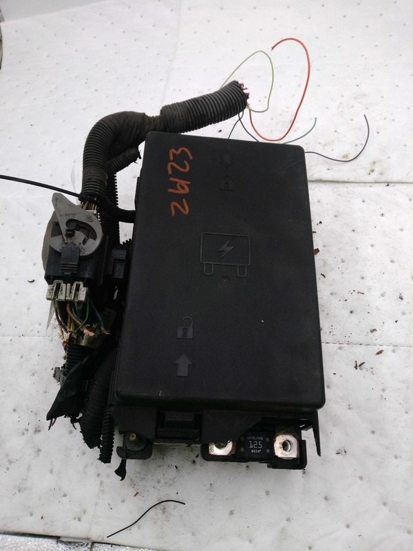 2003 GMC Envoy Fuse Box OEM Red 15196420 15196430 170K Miles Warranty