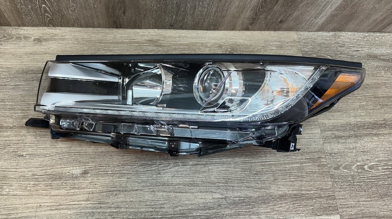 2017-19 TOYOTA HIGHLANDER LH HEADLIGHT ASSY OEM