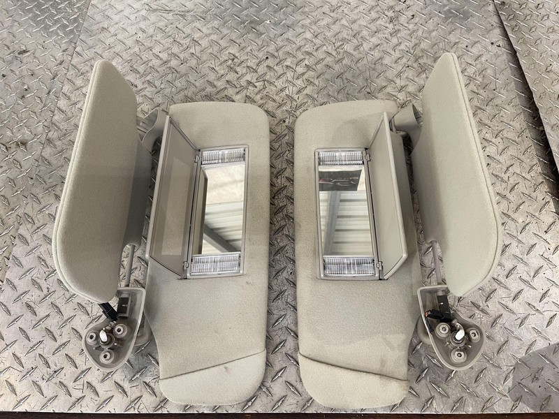 02-03 Chevrolet Avalanche Sun Visor Set LH RH Oem Tested