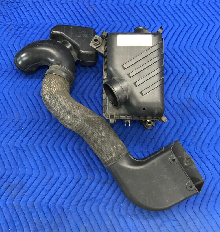 2005 2006 2007 2008 2009 HYUNDAI TUCSON AIR BOX INTAKE HOSE TUBE DUCT AIRBOX OEM
