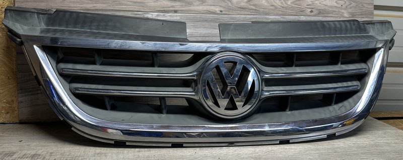 2009 10 11 12 2013 VW Routan Front UPPER Grille OEM Chrome Black OEM 05109914AA
