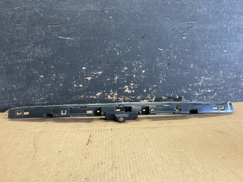 2011 to 2014 Ford Explorer Rear Tailgate Gate Trim Bracket With Camera z8257 DG