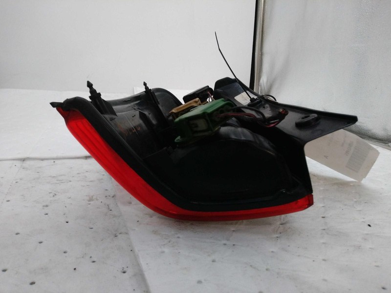 2005 Ford Escape Right Tail Light Assembly Red OEM 379275 Used 141K Miles