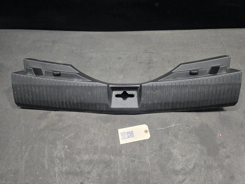 Trunk End Sill Plate 2022 Nissan Rogue 84992-6RR0A 2021 2023 2024 2025