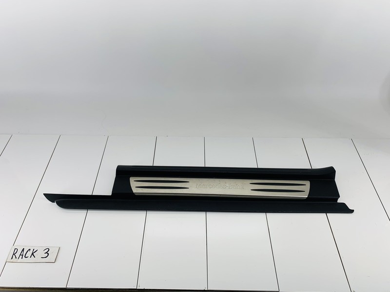 09-11 MERCEDES BENZ SLK300 FRONT LEFT DRIVER SIDE DOOR SILL SCUFF PLATE OEM