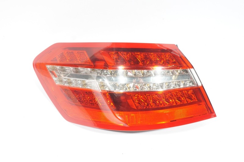 2010 - 2013 MERCEDES BENZ E350 W212 REAR TAILLIGHT LAMP LEFT DRIVER SIDE OEM