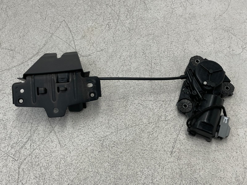 18 19 20 21 22 Volvo XC60 Rear Trunk Deck Lid Lock Latch Actuator 1603 OEM