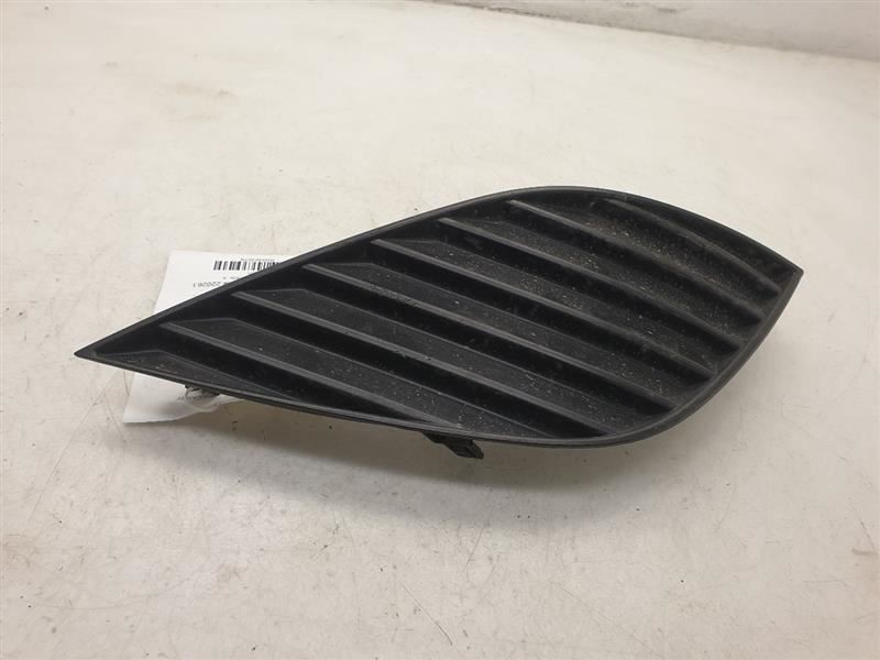 18-20 TOYOTA CAMRY SE PASSENGER SIDE LOWER BUMPER MOUNTED GRILLE ASSEMBLY