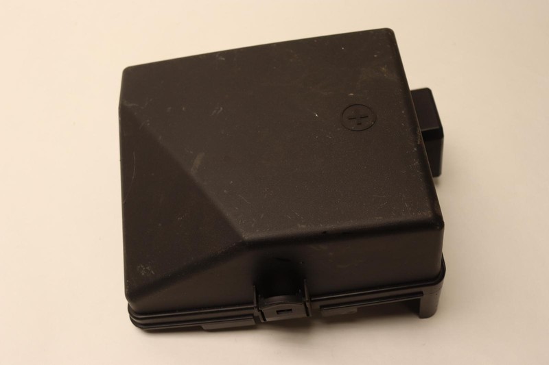 2015-2016 HYUNDAI GENESIS 3.8L SEDAN ENGINE JUNCTION FUSE BOX COVER LID OEM