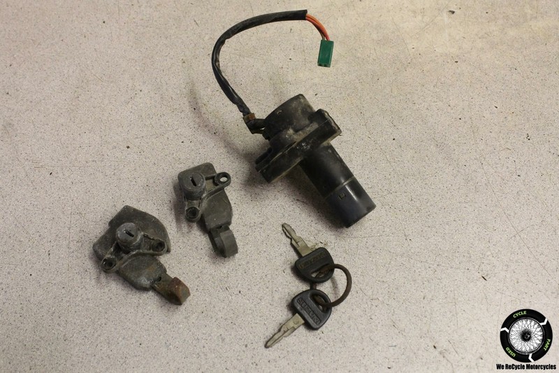 1984 Suzuki GS550 L IGNITION LOCK KEY SET SEAT LOCK GS 550 84