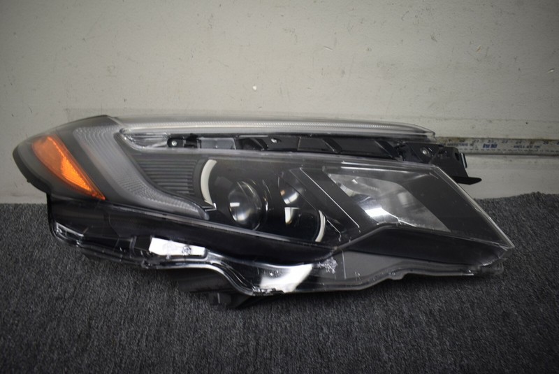2016-2020 HONDA PILOT RT HEADLIGHT RIGHT FACTORY OEM