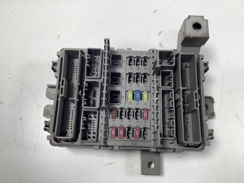 08-10 Honda Accord LX 4D 4CYL Right Pass. Side Fuse Box 38210-TA0-A112 OEM