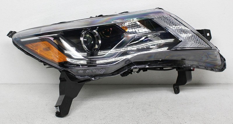 OEM Right Passenger Side Halogen Headlamp For Nissan Pathfinder Tab Missing
