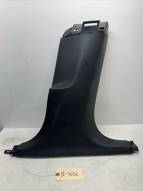 17-22 TESLA MODEL 3 RIGHT LOWER B PILLAR TRIM COVER PANEL 1086299-00-k 4032 U9