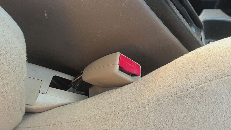 Front Seat Belt Buckle TOYOTA 4RUNNER 00 01 02