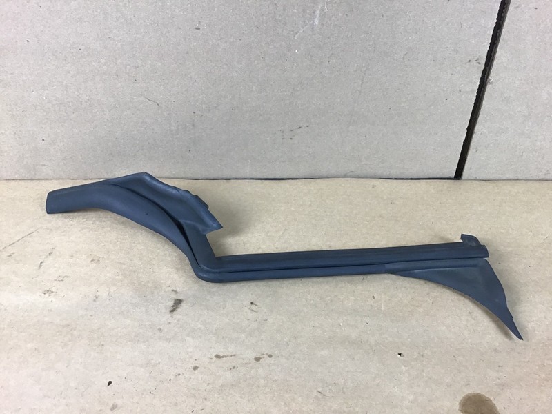 McLaren 570S 570 2017 Rear Right Quarter Glass Window Roof Frame Seal Molding :A