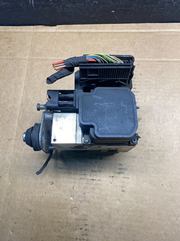 1998 to 1999 Mercedes W208 CLK320 CLK430 ABS Anti Lock Brake Pump AD7582 DG