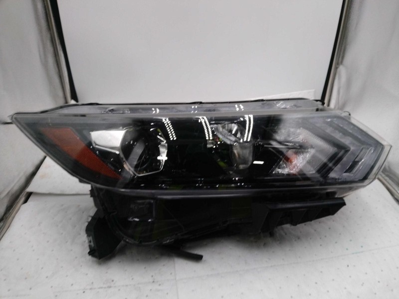2021 Nissan Rogue Sport Right Headlight Assembly Black 684319, 31000 Miles