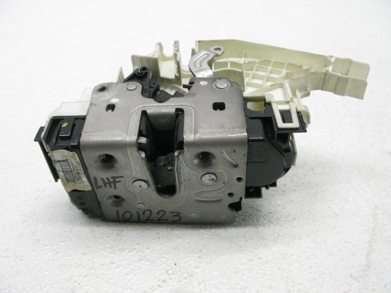 10-20 MERCEDES W204 C300 CLS E GLK SL SLK DOOR ACTUATOR LEFT FRONT OEM 101223
