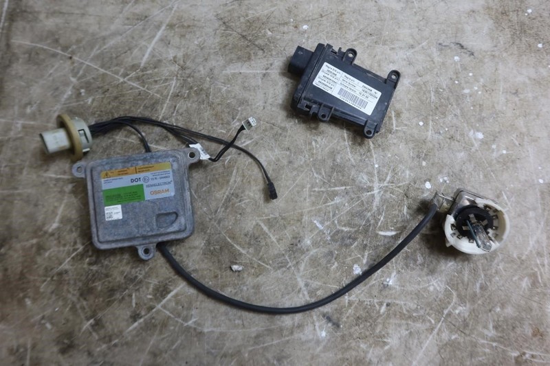 Dodge Durango OEM HID Headlight Module w/ Leveler & Bulb AB4401900HQ