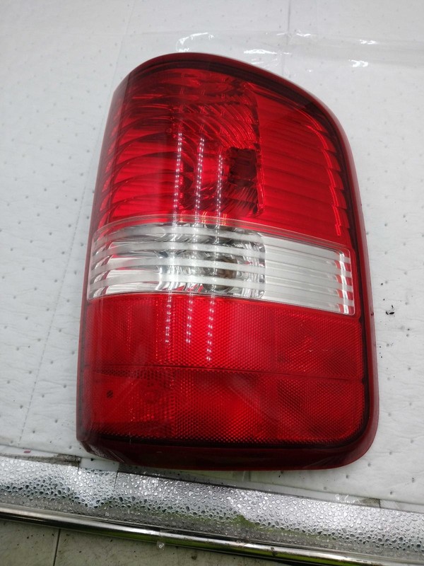 Used Right Tail Light Assembly fits: 2006 Lincoln LT tailgate mounted Right Grad