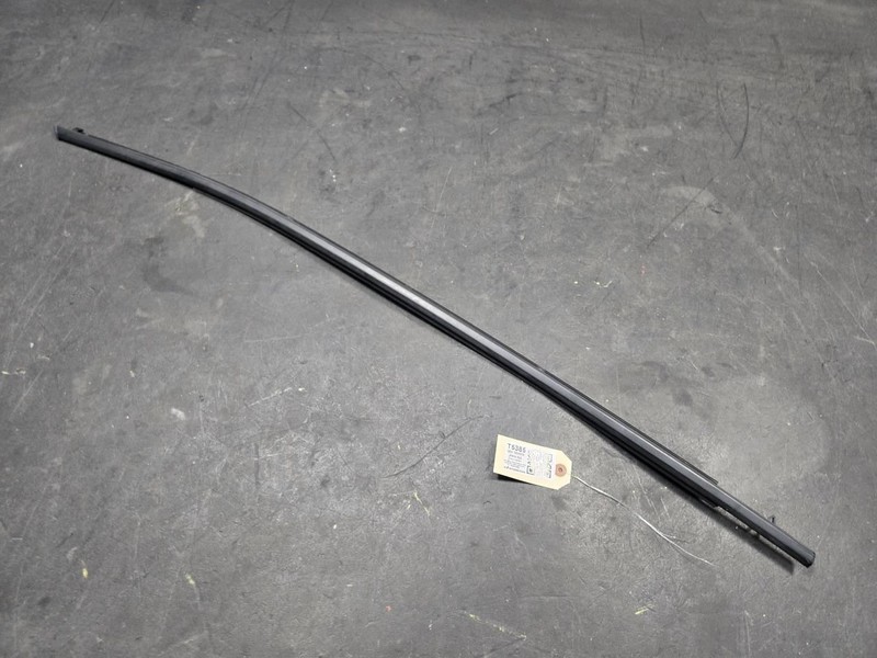 Front Right Door Window Belt Molding 2021 Toyota RAV4 75710-0R050 2019 - 2025
