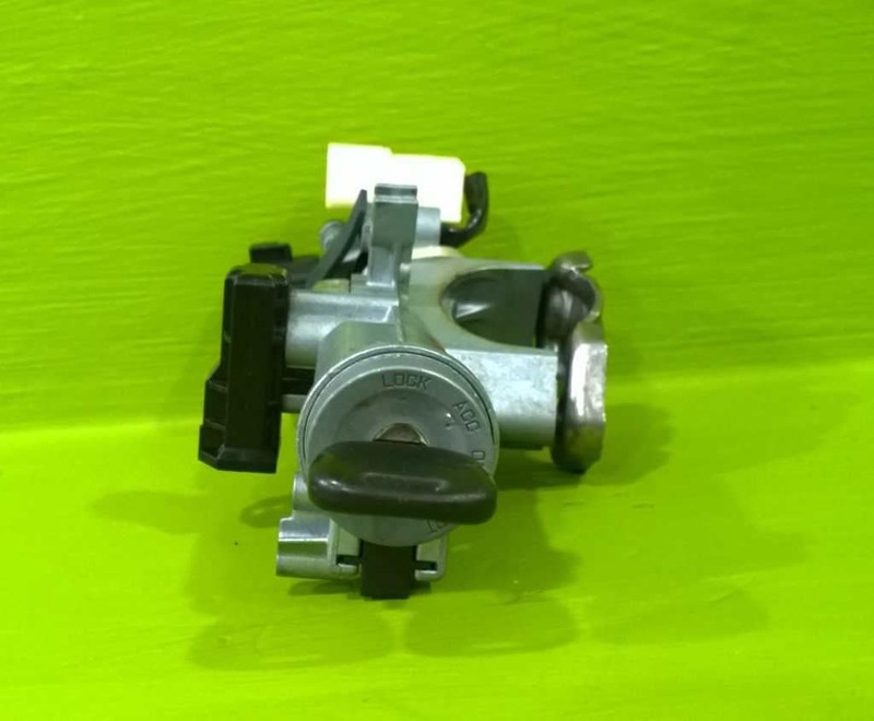 07-13 SX4 HTBK IGNITION SWITCH CYLINDER HOUSING W/KEY OEM 3734-10