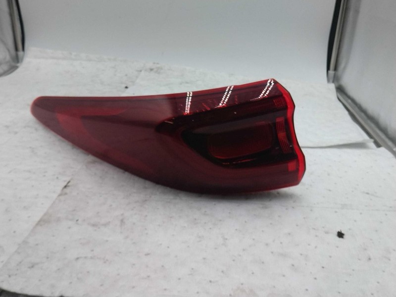 2020-2022 KIA SPORTAGE Left Tail Light Assembly Silver 706807 Used 67K Miles