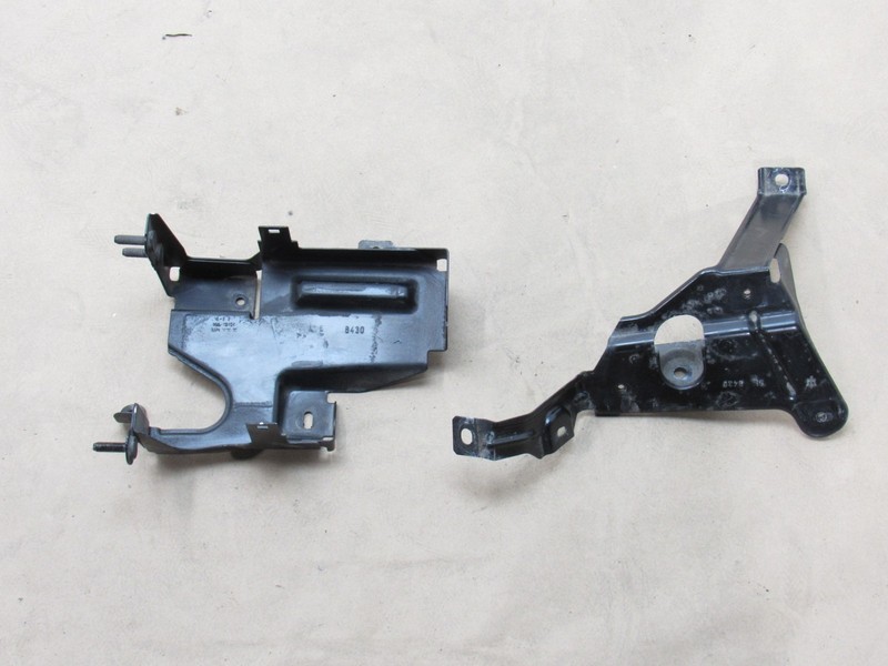 Maserati Levante 2017 Right Steering Tank Reservoir Relay Bracket Brace 16-24 |