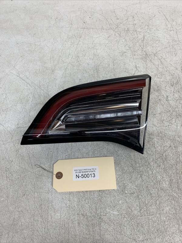 2021-2023 Tesla 3 TAILLIGHT Tail Light Lid RH 3-pin 1077402-00-C 50013 B17