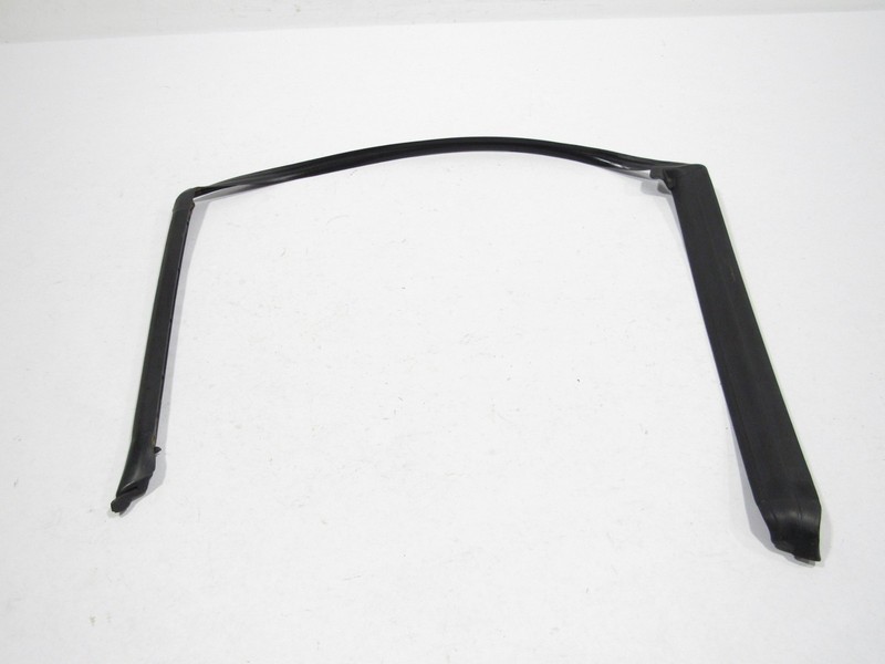 17-20 Jaguar F-Pace 2018 Rear Left Driver Door Upper Weather Strip Seal |:Y