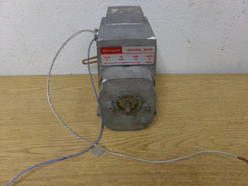 Honeywell Modultrol Motor 24 Volts HA 50/60 1.06A 24W M845A 1027 160 1 min