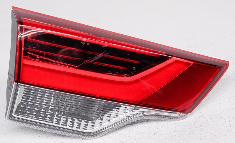 OEM Toyota Highlander Left Driver Side LED Tail Lamp Lens Crack