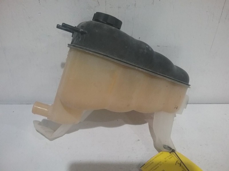 Coolant Reservoir Fits 15-20 ESCALADE 3381939
