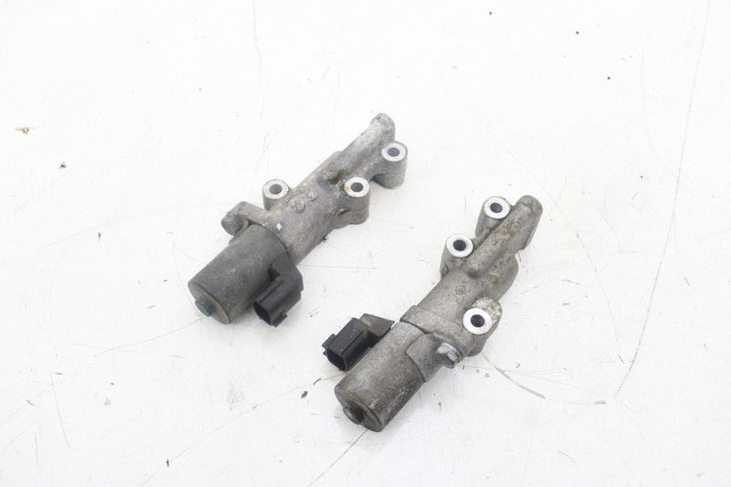 2004 Nissan 350z Left Right Engine Valve Timing Control Solenoid Set OEM KW82