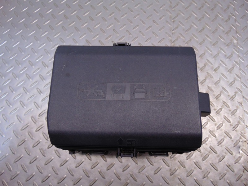 21-22 Chevrolet Silverado 1500 Front Under Hood Engine Fuse Relay Box 84594608