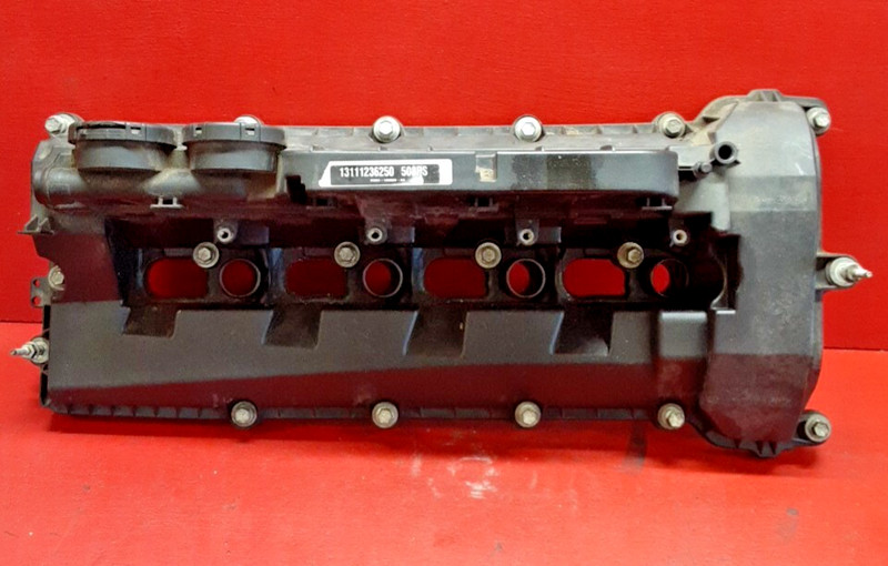 2010-2023 Land Rover Range Rover 5.0L Right Passenger Valve Cover LR113201