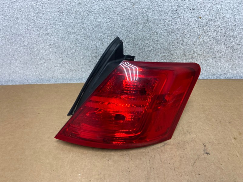 2014 to 2018 Ford Taurus Interceptor Right Passenger RH Tail Light OEM AD6192 LK