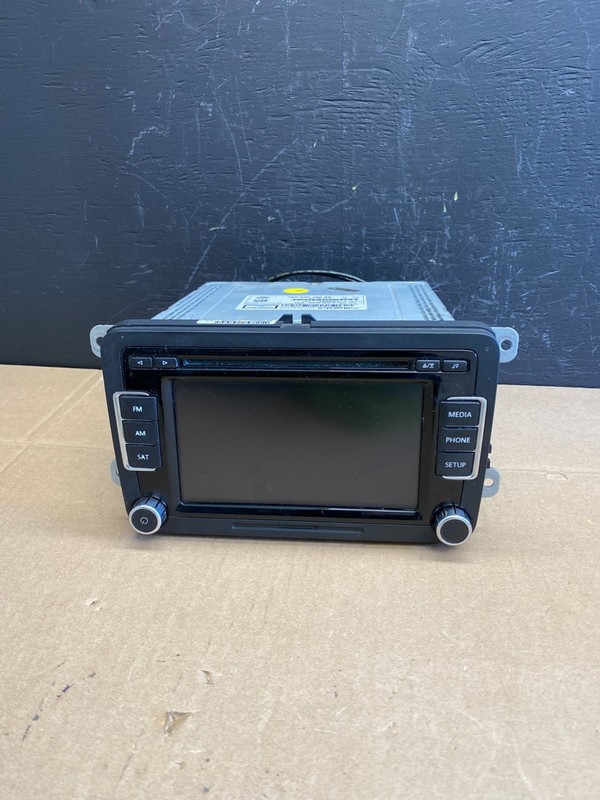 2010 to 2017 Volkswagen Passat Jetta Radio CD Player Screen Navigation AB9189 DG