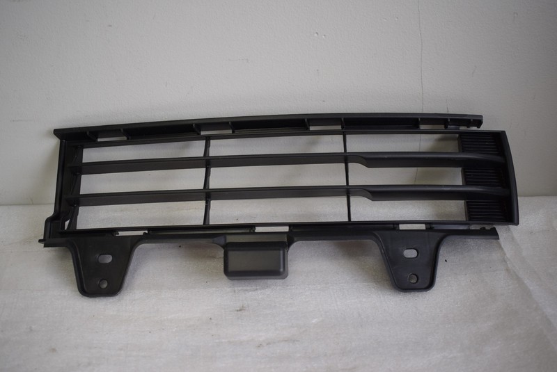 GENUINE TOYOTA GRILLE RADIATOR LOWER 53112-60040