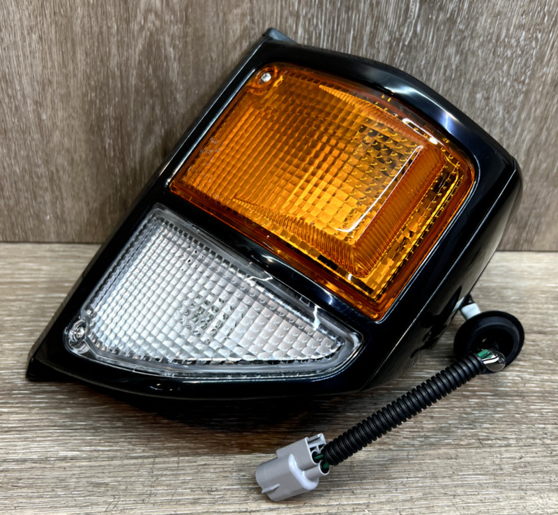 1999-2007 HZJ70 Toyota Land Cruiser X2LH Turn signals ASSY OEM