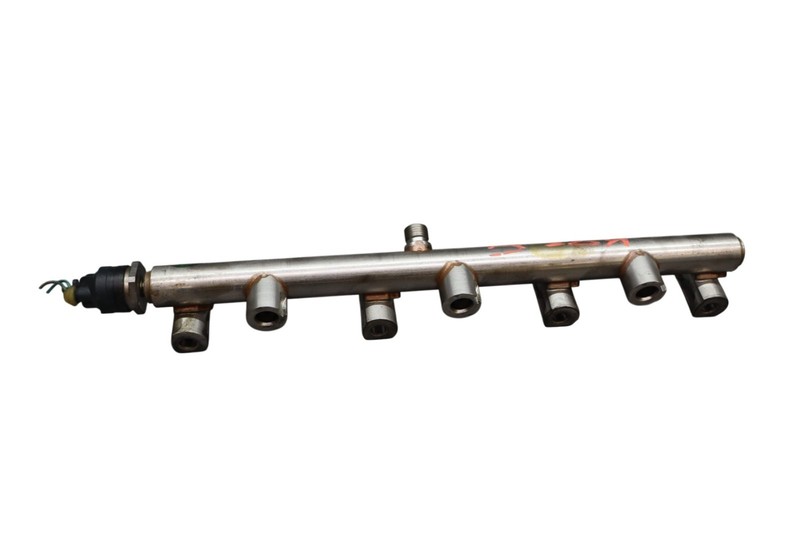 14-17 Maserati Ghibli 3.0L Left Driver Fuel Injection Rail Line 000283628 Oem